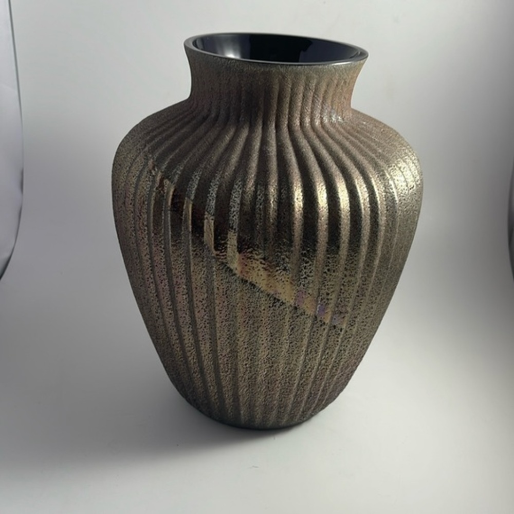 Pottery vase in iridescent bronze
